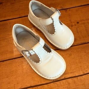 White Scalloped Mary Jane Shoes 7c